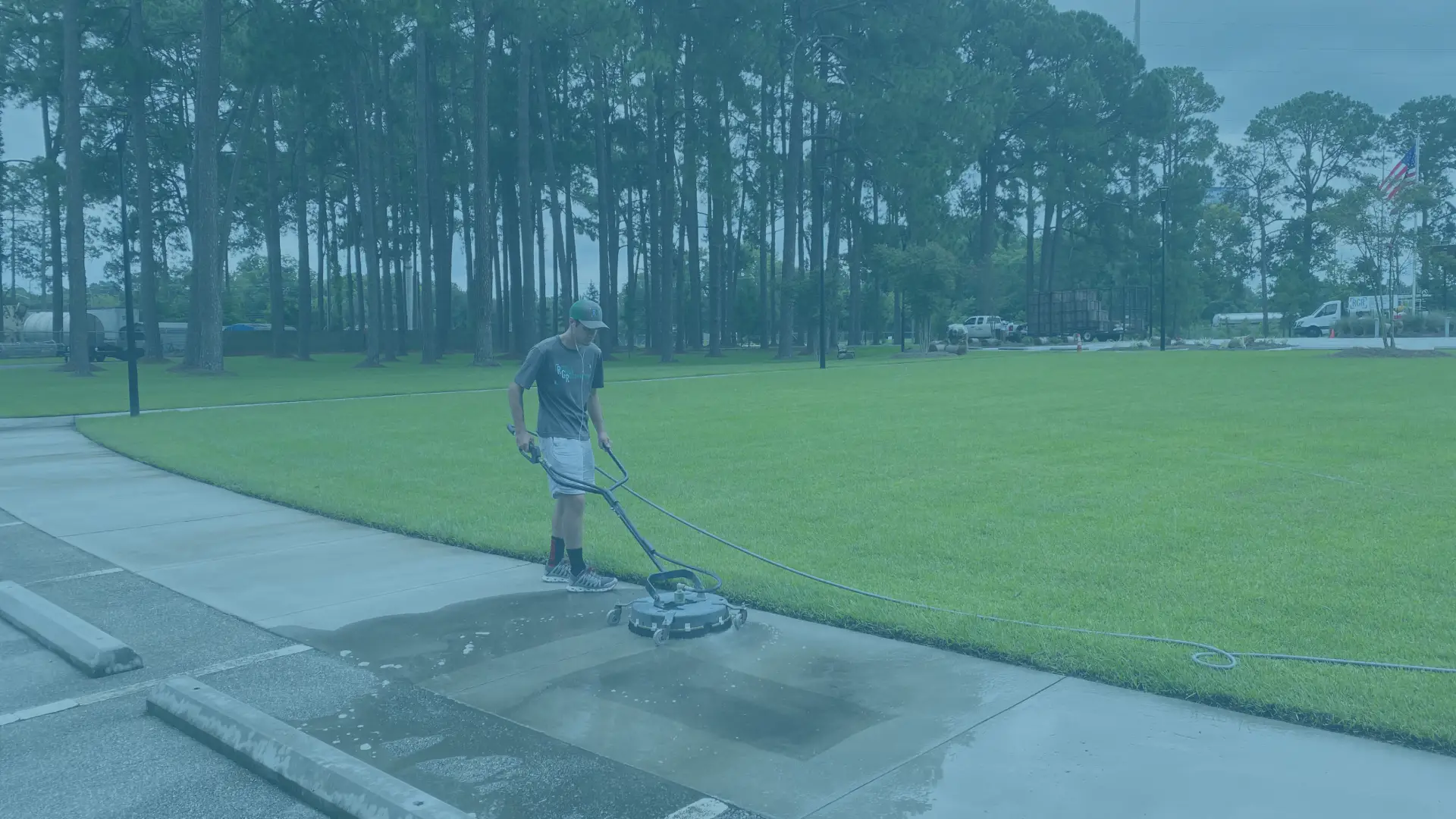 man cleanng driveway power wash statesboro ga